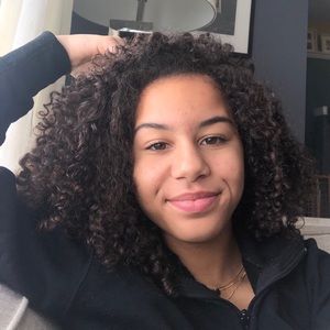 Meet your Posher, Daniella